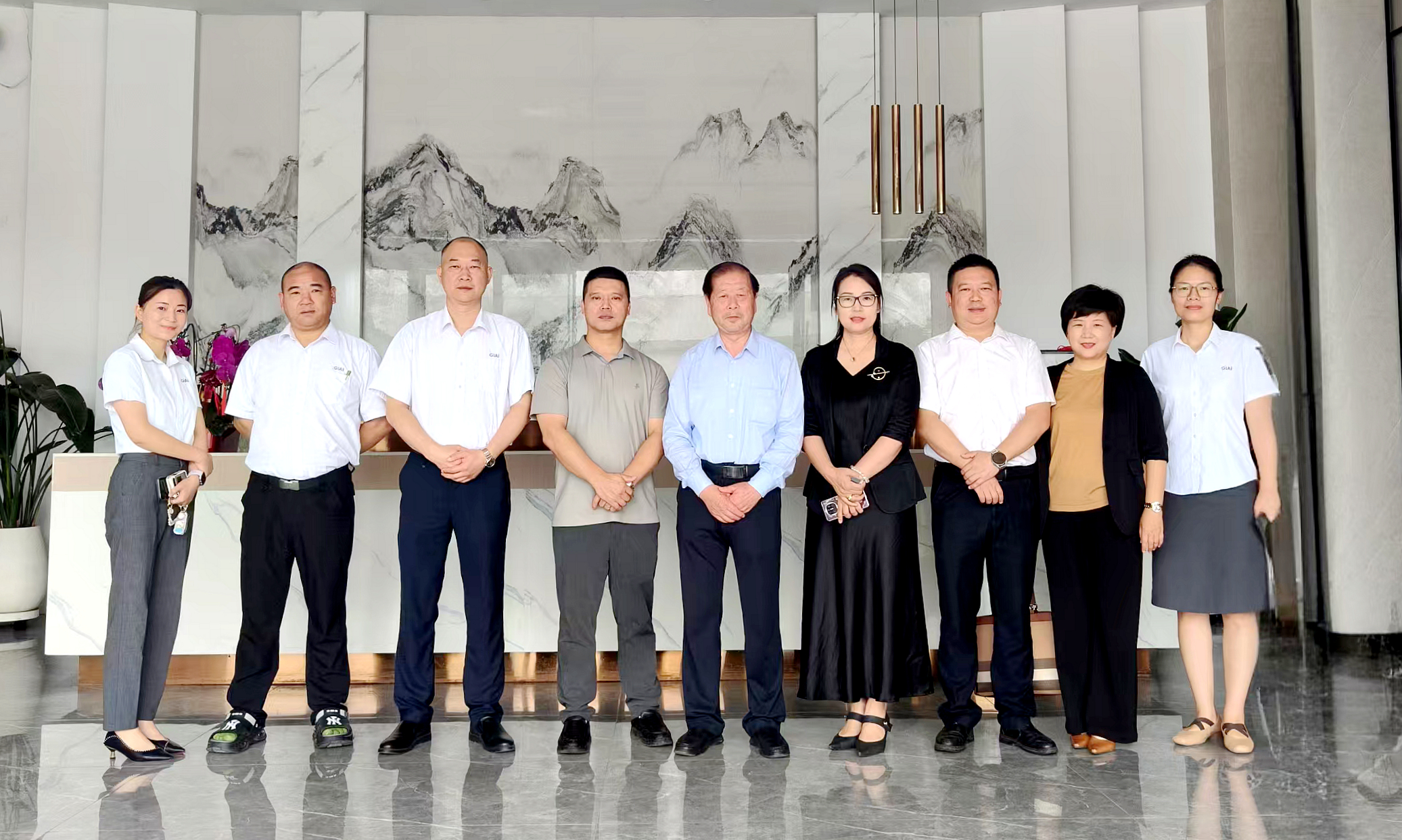 南京激埃特光电原公开报道中的现场交流照片
